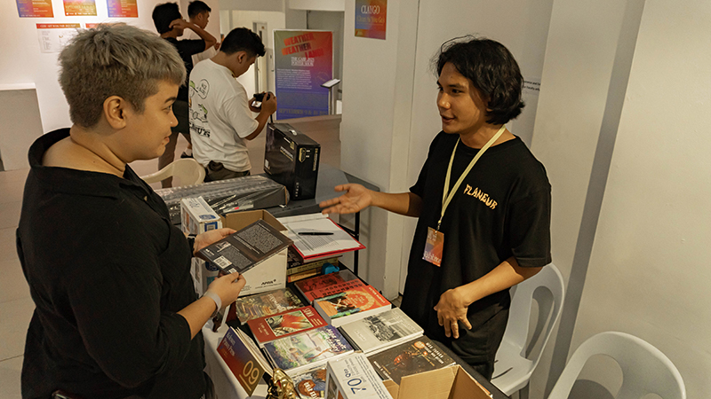 There’s a growing number of young people interested in reading original Cebuano stories. More than buying the physical copies of the books, they are also eager to know the writing and the publishing processes. (Photo by Cole, 2023)